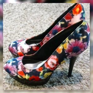 Brash Black Flowered Heels, Size 10